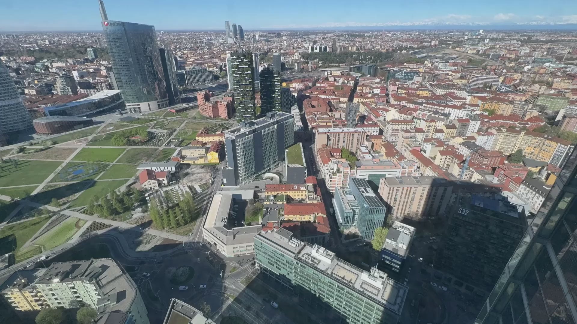 Carica il video: 